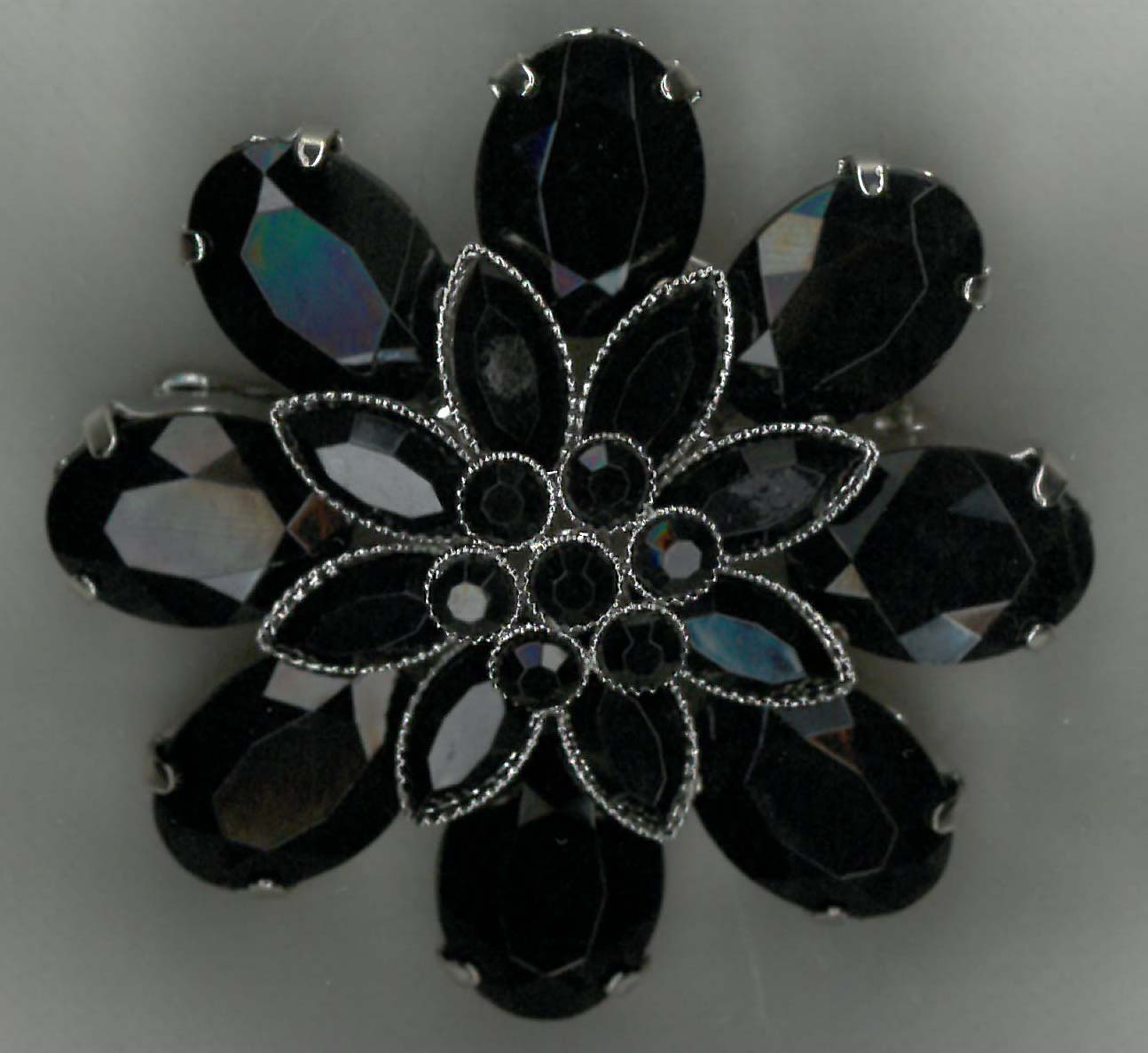 BROOCH - BLACK